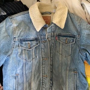 sherpa levi’s denim jacket